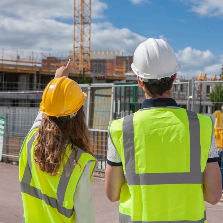 Enjeux et défis liés à la place des femmes dans le milieu de la construction