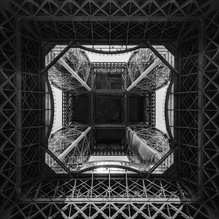 Les dessous de la tour Eiffel