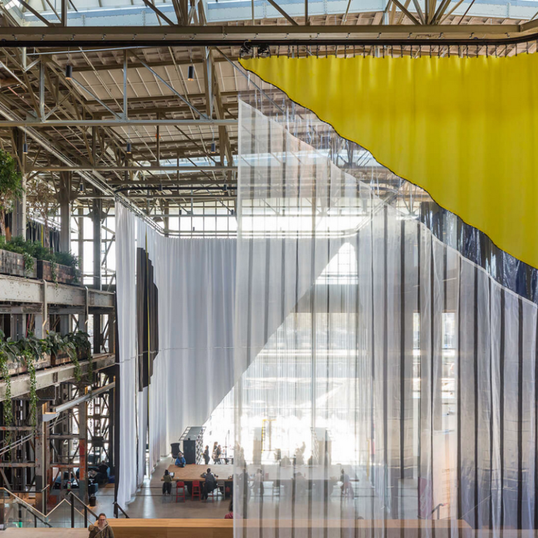 Usages architecturaux du rideau au XXe si&egrave;cle