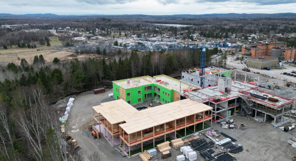Le bois au c&oelig;ur de la maison des a&icirc;n&eacute;s de Maniwaki